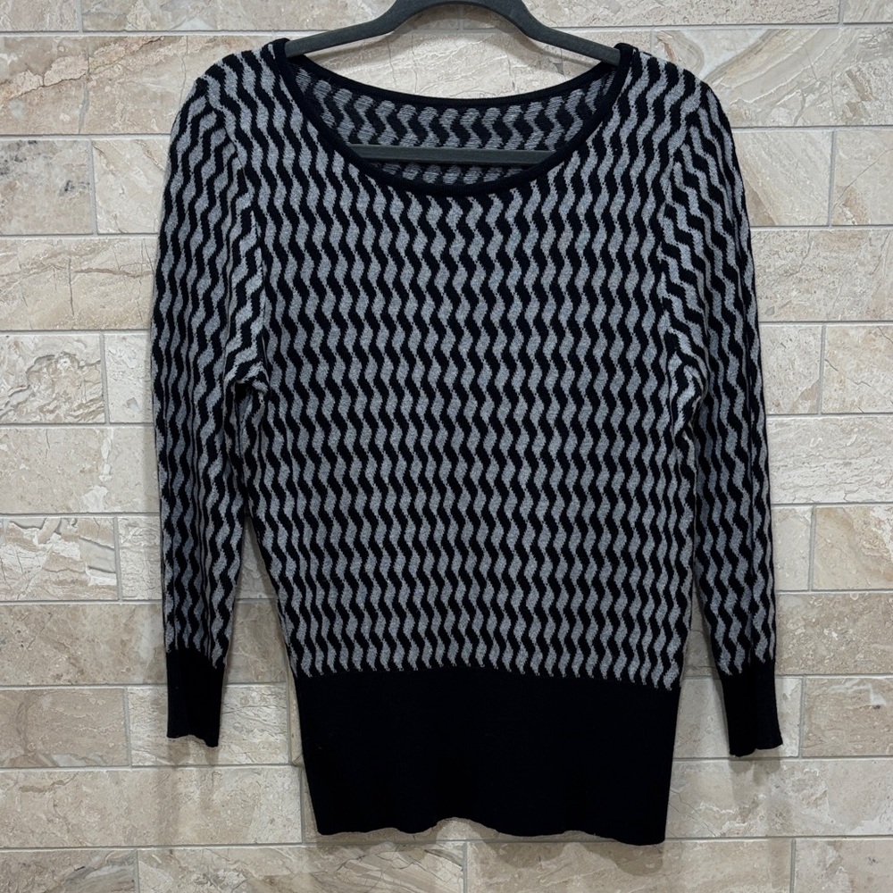 Nordstrom Black and Gray Patterned Women's Sweater Size Medium